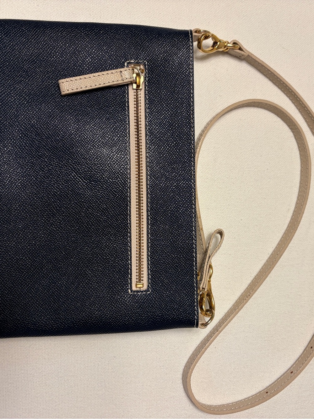 Samantha Thavasa New York Cross-body Bag - Picture 3 of 7